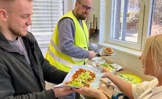 Lahmacun wurden in der Pause gegen Spenden verteilt